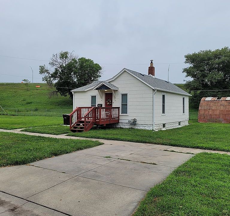 1st image of 905 N 8th St