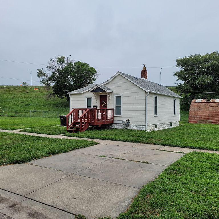 905 N 8th St - Property Image