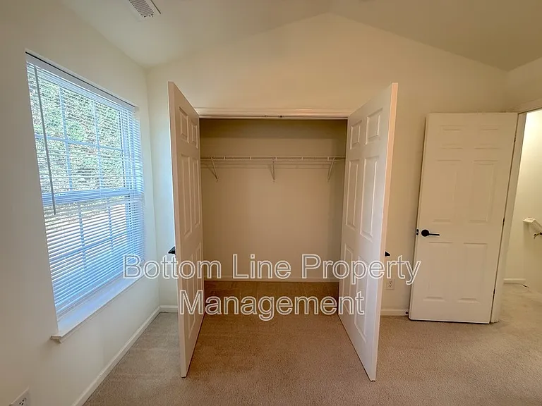 5703 Erin Dr — Photo 12