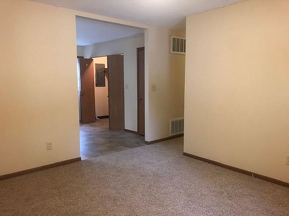 3rd image of 425 Teal Dr