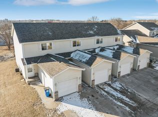 1324 Creekside Ct, Waterloo, IA 50702
