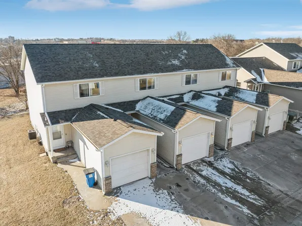 1324 Creekside Ct, Waterloo, IA 50702