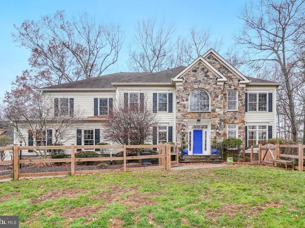 500 Utterback Store Rd, Great Falls, VA 22066