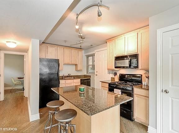 5th image of 2021 N Leavitt St #B