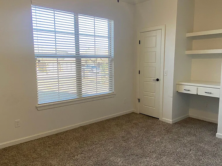 2252 E Thomas Ter — Photo 32