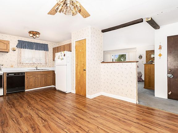 5th image of 7031 W 91st St