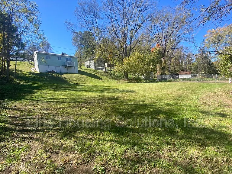 860 Church St — Photo 3