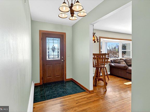 4th image of 114 Corrine Dr