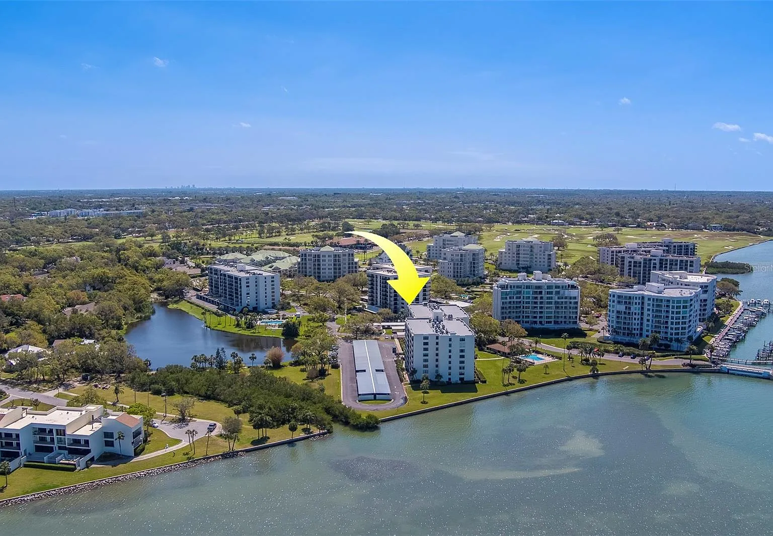Waterfront 2 bed 2 bath condo — Photo 2