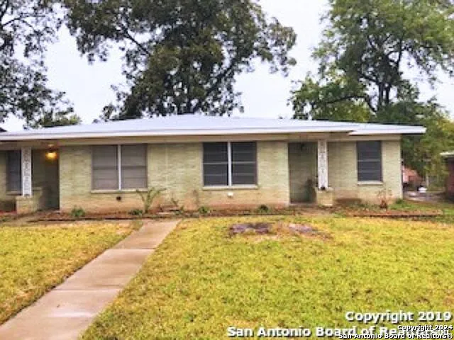 213 Sunnyland Dr — Photo 1