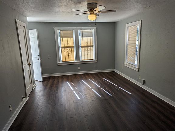 3rd image of 4102 Oxford St