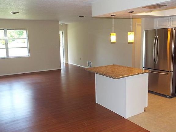 4th image of 990 Bay Vista Blvd
