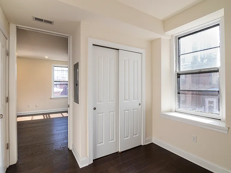 115 S 21st St #302 — Photo 1