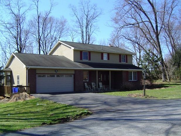 2nd image of 13 Clover Ln
