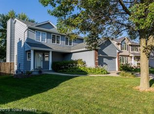 15462 Rosewood Dr, Clive, IA 50325