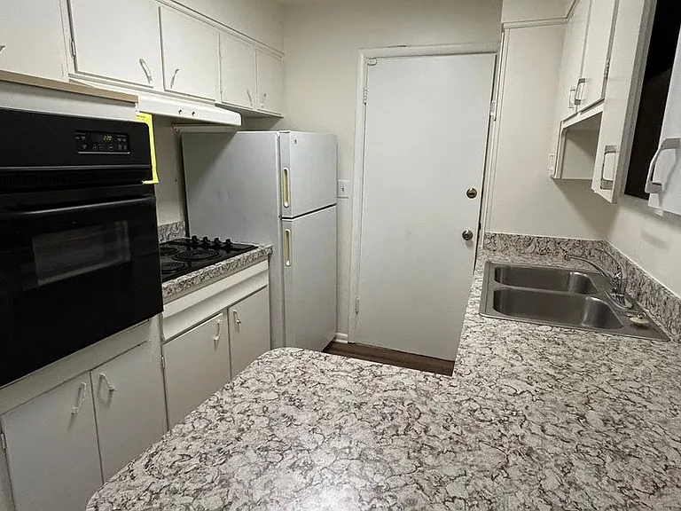 Brownsboro 16 LLC — Photo 2