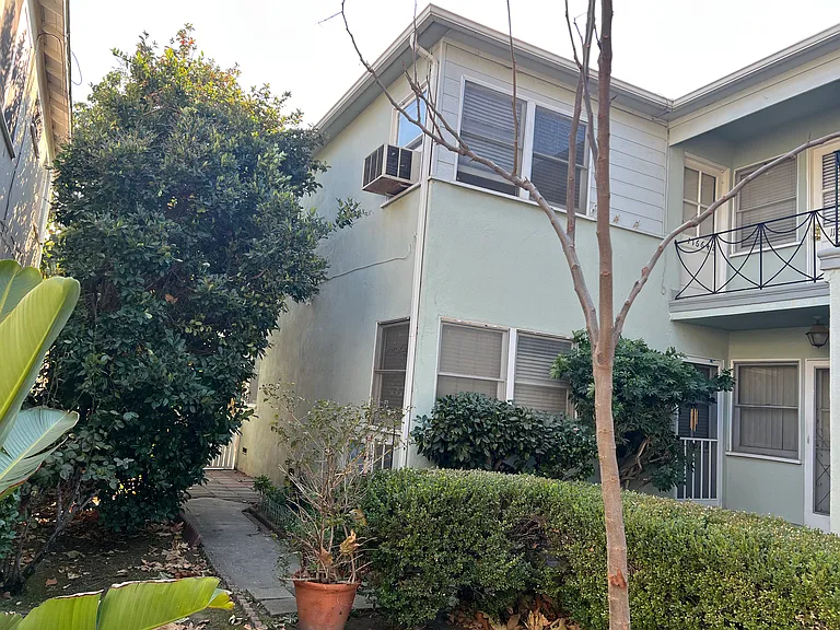 11662 Chandler Blvd — Photo 30