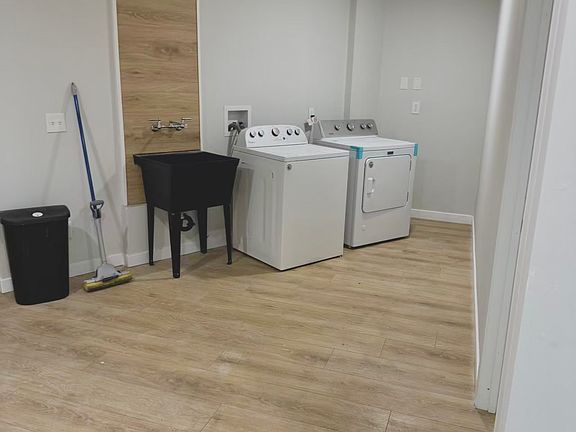 5th image of 1605 Greenport Ave APT C