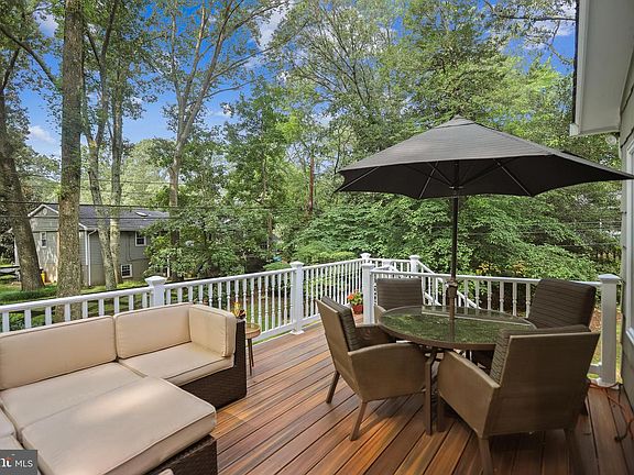 4th image of 382 Harwin Dr