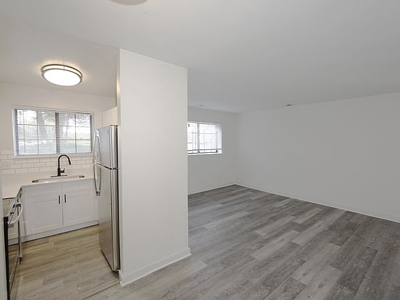 4th image of 2770 Pine Knoll Dr #863300A