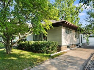 1819 E Beverly Rd, Shorewood, WI 53211