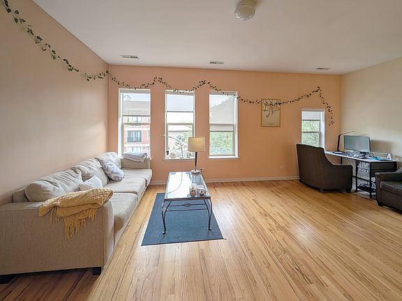2nd image of 2528 W Flournoy St #3