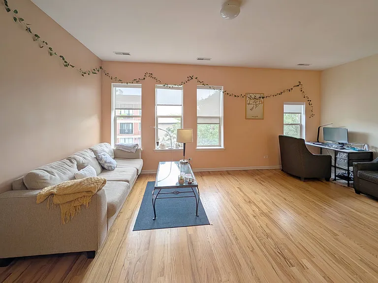 2528 W Flournoy St #3 — Photo 2