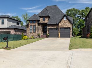 2504 N Crossover Rd, Fayetteville, AR 72703
