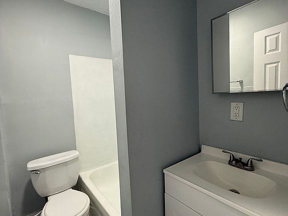 5th image of 2826 N Denny St Unit B