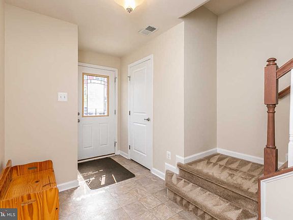 5th image of 591 Fox River Hills Way
