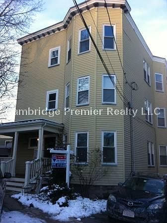 2nd image of 8 Fainwood Cir
