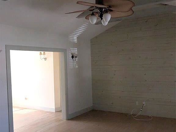 5th image of 1027 Church St