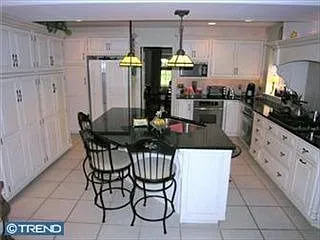 1334 Girard Ave photo 1