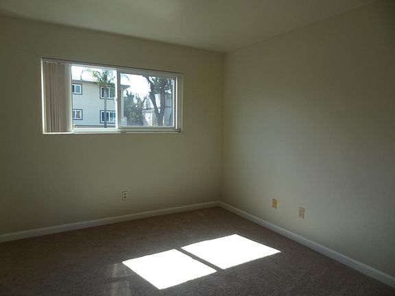 5th image of 2050 Latham St Unit 26