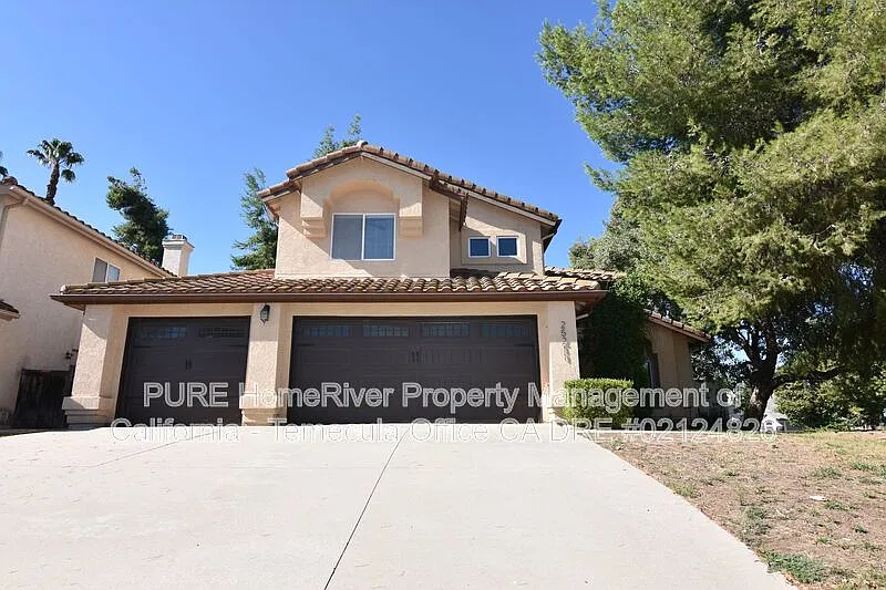 4 bed, 2.5 bath, 2002 sqft, $3,150 — Photo 1