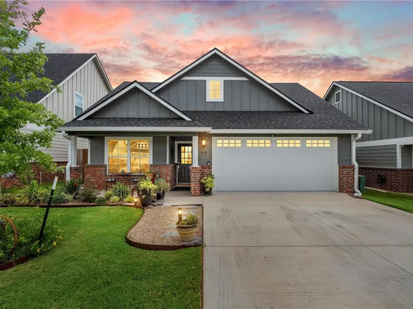 416 Travis Dr, McGregor, TX 76657