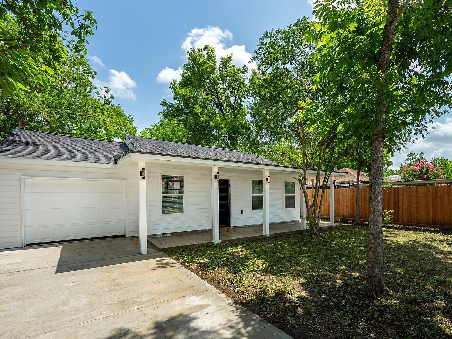 3 bed, 2.0 bath, 1388 sqft, $2,500 — Photo 2