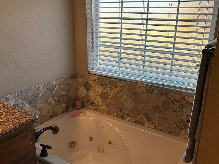 1112 Alma Dr — Photo 23