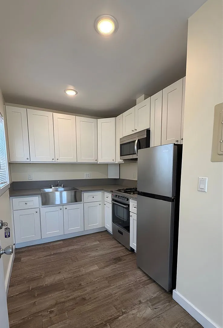 Studio, 1.0 bath, 220 sqft, $1,308 — Photo 3