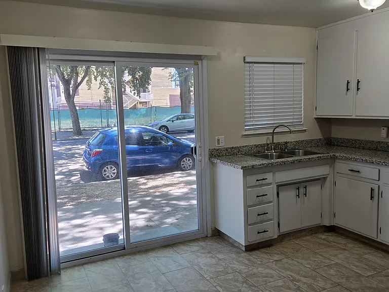 2630 G St #1 — Photo 6