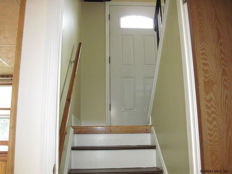 4th image of 10 BARBER Drive