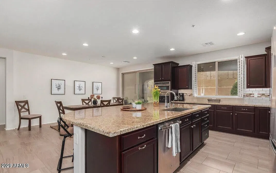 3 bed, 2.0 bath, 2082 sqft, $2,600 — Photo 3