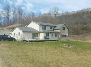 8404 County 4, Houston, MN 55943