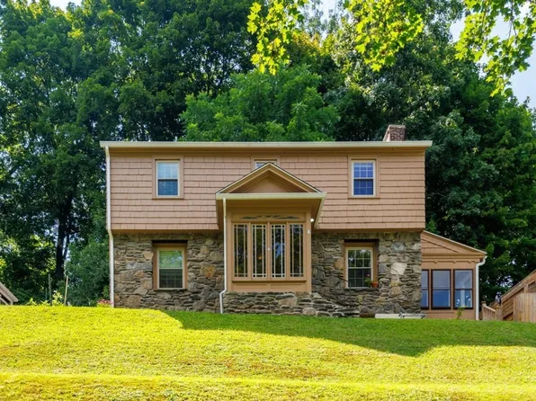 30 Saint Elmo Rd, Worcester, MA 01602
