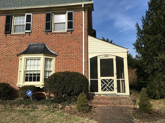 122 Lewis Ave