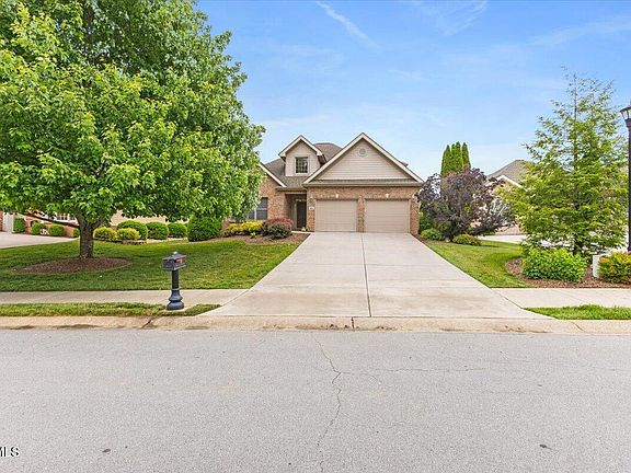 4th image of 1128 Waterbrooke Ln