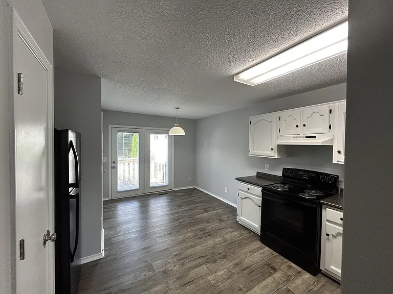 650 N Dixie Ave #A — Photo 11