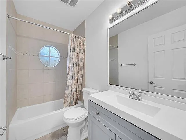 4414 NW 52nd St — Photo 13