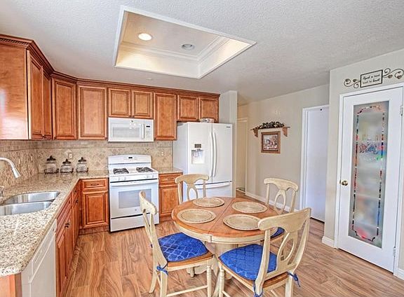 3rd image of 15907 Windcrest Dr