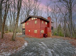 312 Surrey Dr, Lords Valley, PA 18428